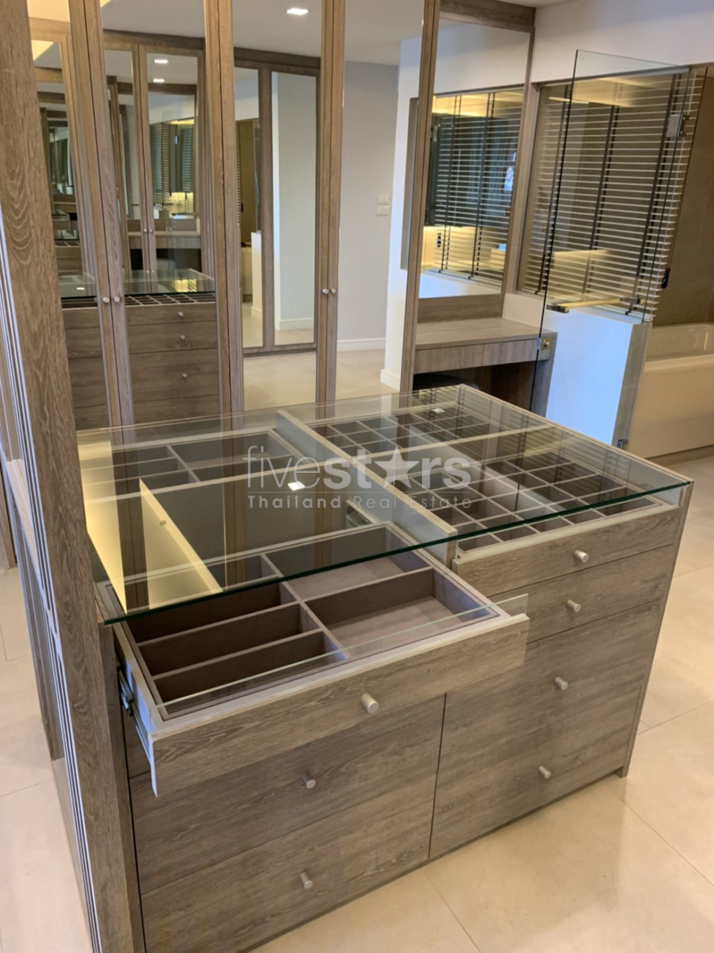 Condo moderne de 3 chambres à louer sur Sathorn, photo 14