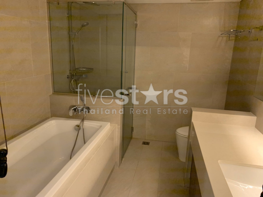 Condo moderne de 3 chambres à louer sur Sathorn, photo 17