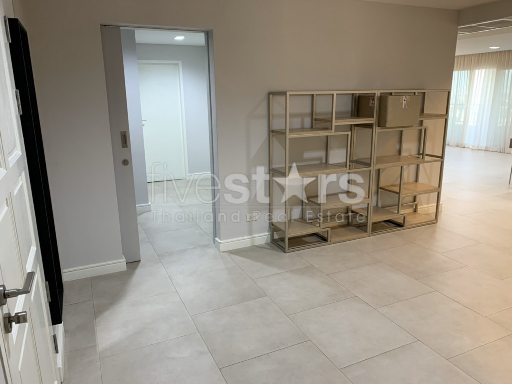 Condo moderne de 3 chambres à louer sur Sathorn, photo 10