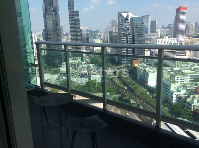 condo de luxe de 2 chambres avec SkyTrain BTS en face de l'immeuble Sathorn, photo 4