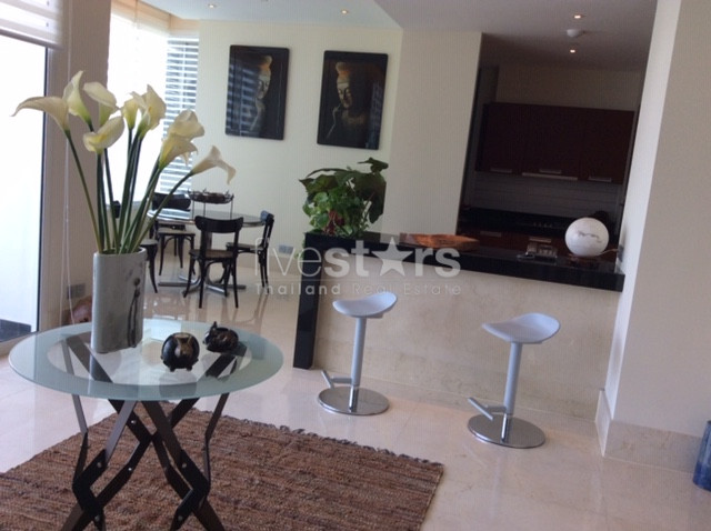 condo de luxe de 2 chambres avec SkyTrain BTS en face de l'immeuble Sathorn, photo 5