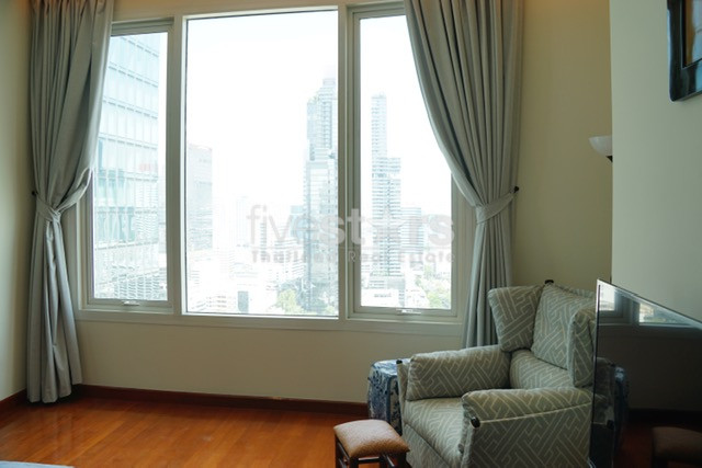 condo de luxe de 2 chambres avec SkyTrain BTS en face de l'immeuble Sathorn, photo 3