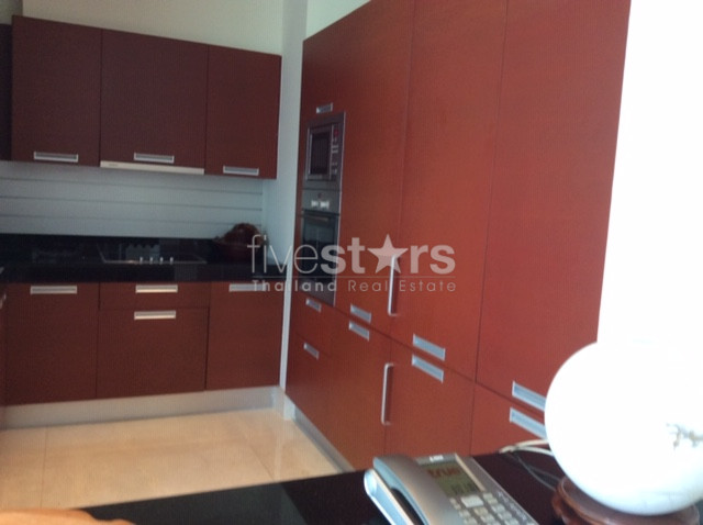 condo de luxe de 2 chambres avec SkyTrain BTS en face de l'immeuble Sathorn, photo 8