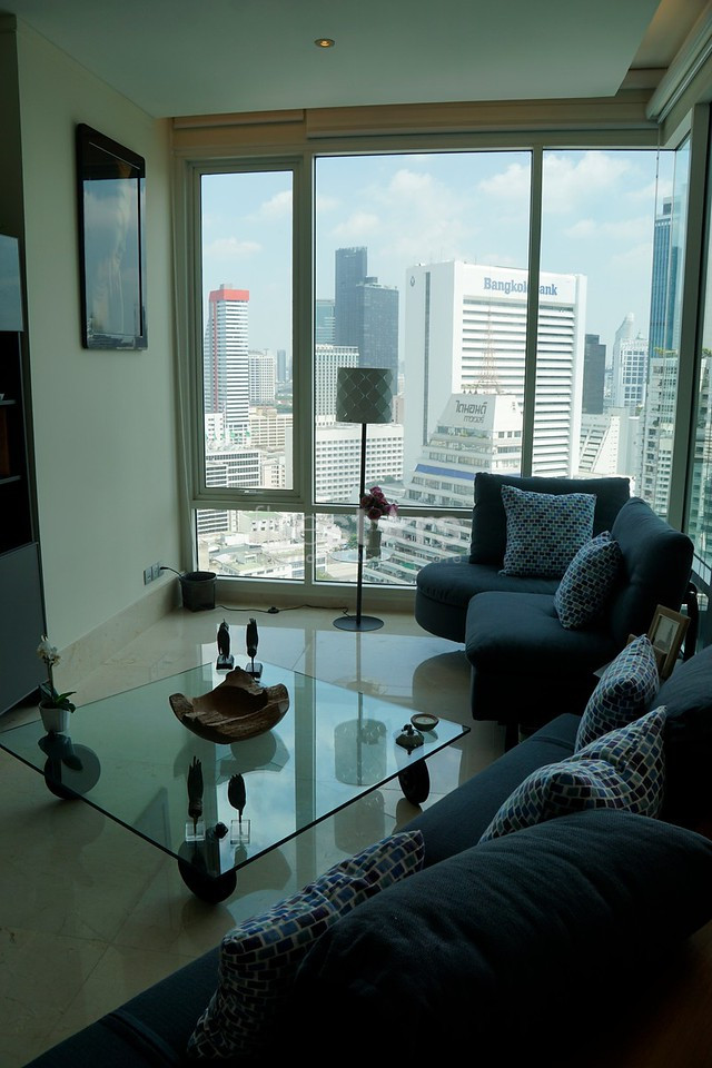 condo de luxe de 2 chambres avec SkyTrain BTS en face de l'immeuble Sathorn