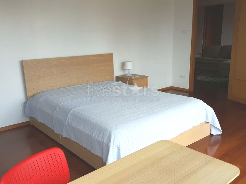 In Bangkok, Sathorn area, fully furnished condo, big space in peaceful area, photo 4