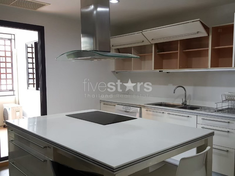 In Bangkok, Sathorn area, fully furnished condo, big space in peaceful area, photo 5
