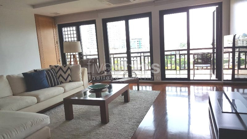 In Bangkok, Sathorn area, fully furnished condo, big space in peaceful area