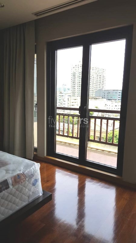 In Bangkok, Sathorn area, fully furnished condo, big space in peaceful area, photo 2