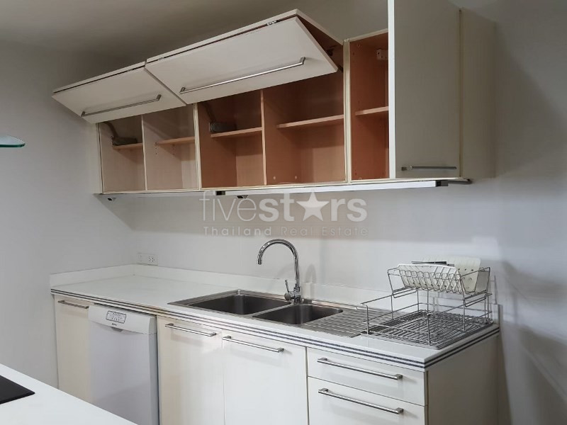In Bangkok, Sathorn area, fully furnished condo, big space in peaceful area, photo 7
