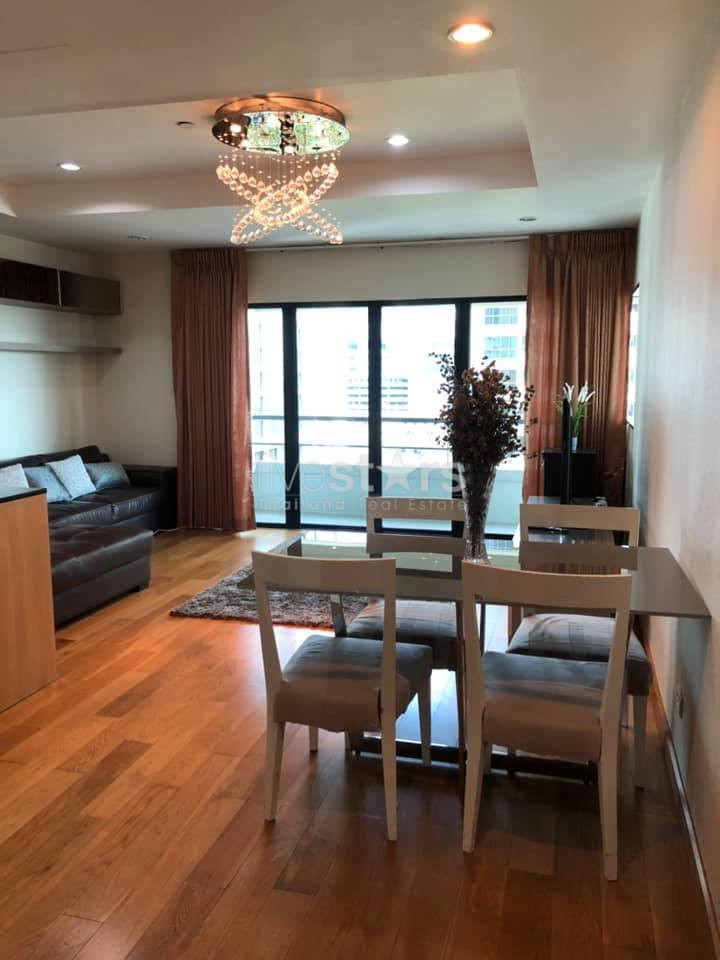 Condominium moderne de 2 chambres sur Sathorn Road