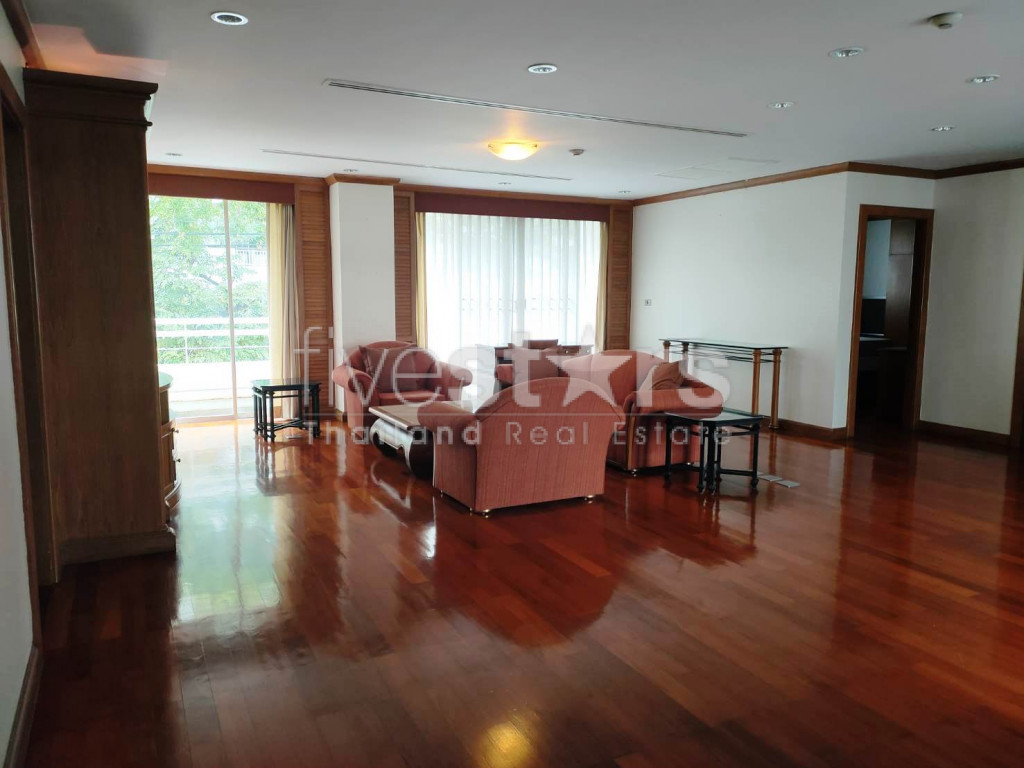 Appartement de 2 chambres à louer près de la station de BTS Chong Nonsi