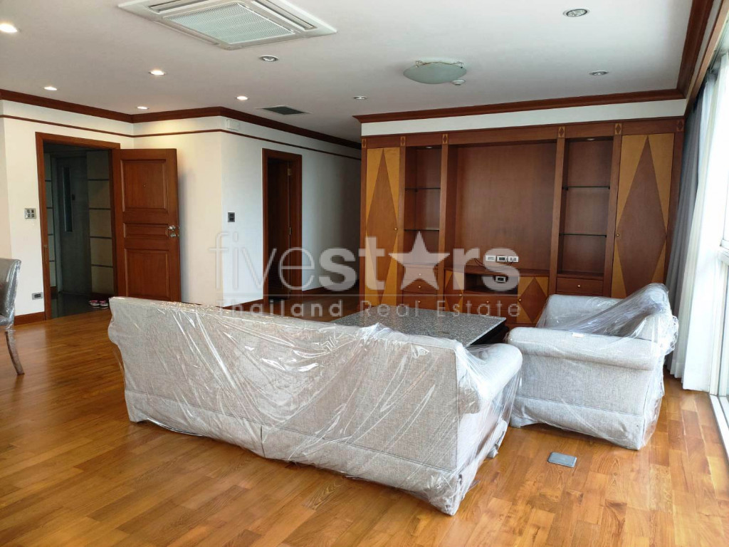 Appartement de 3 chambres à louer près de la station de BTS Chong Nonsi