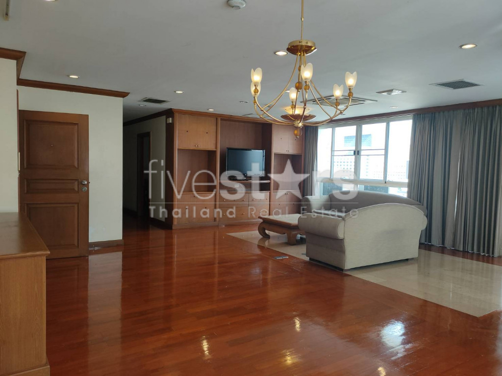 Appartement de 3 chambres à louer près de la station de BTS Chong Nonsi