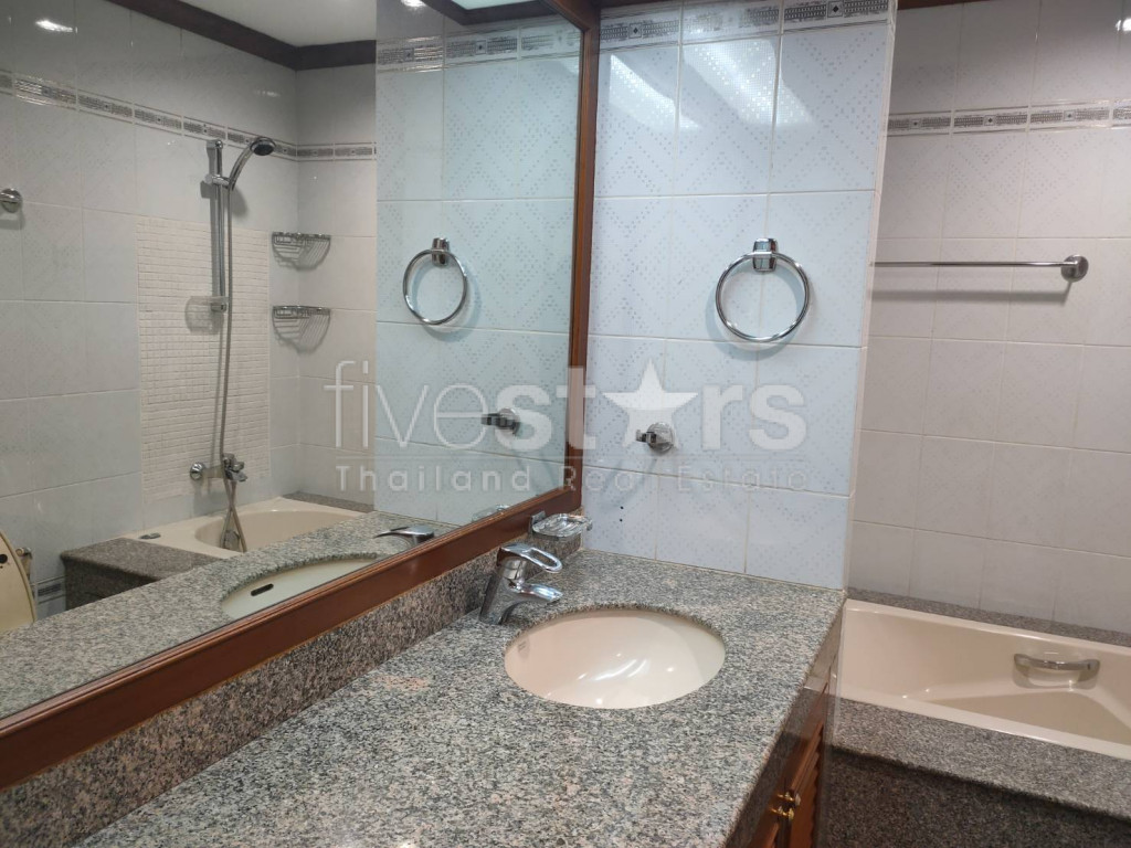 Appartement de 3 chambres à louer près de la station de BTS Chong Nonsi, photo 12