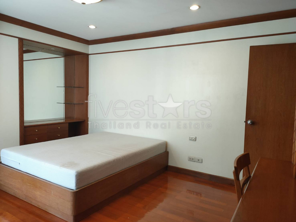 Appartement de 3 chambres à louer près de la station de BTS Chong Nonsi, photo 2