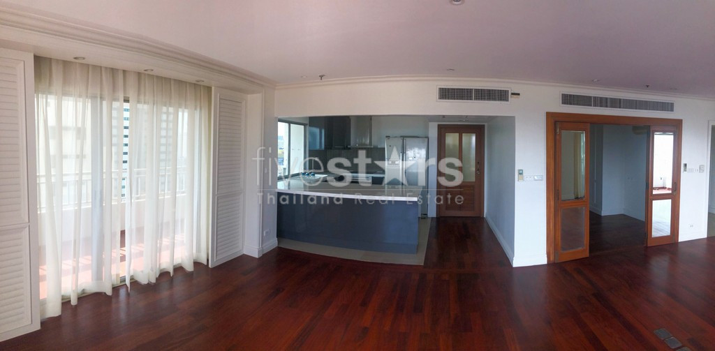Condo 2+1 chambres en étage élevé à louer sur Sathorn, photo 7