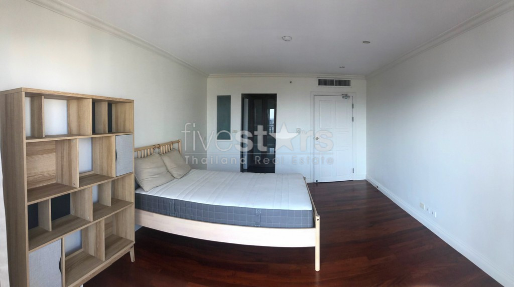 Condo 2+1 chambres en étage élevé à louer sur Sathorn, photo 12