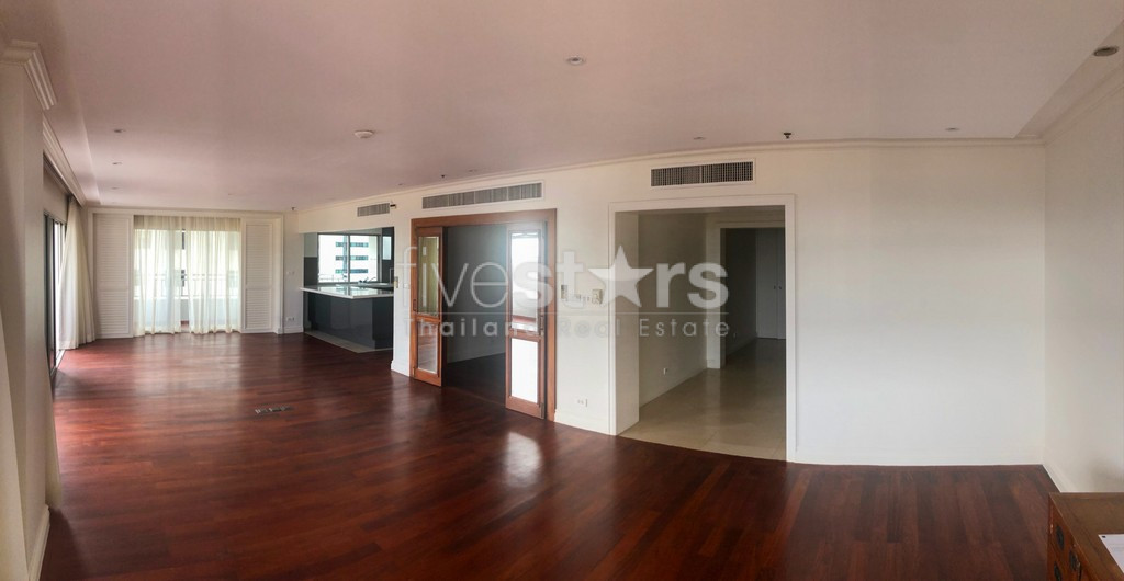 Condo 2+1 chambres en étage élevé à louer sur Sathorn, photo 6