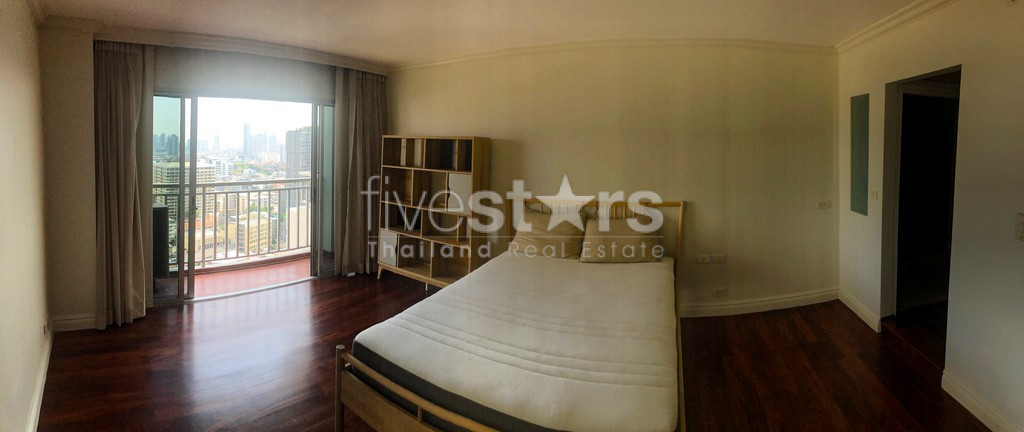 Condo 2+1 chambres en étage élevé à louer sur Sathorn, photo 14