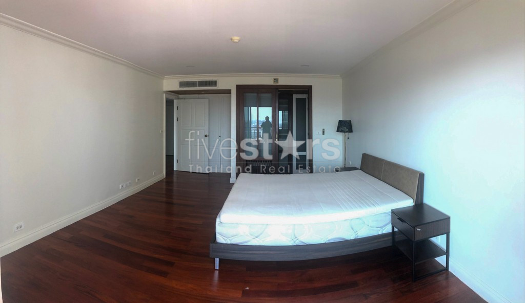 Condo 2+1 chambres en étage élevé à louer sur Sathorn, photo 15