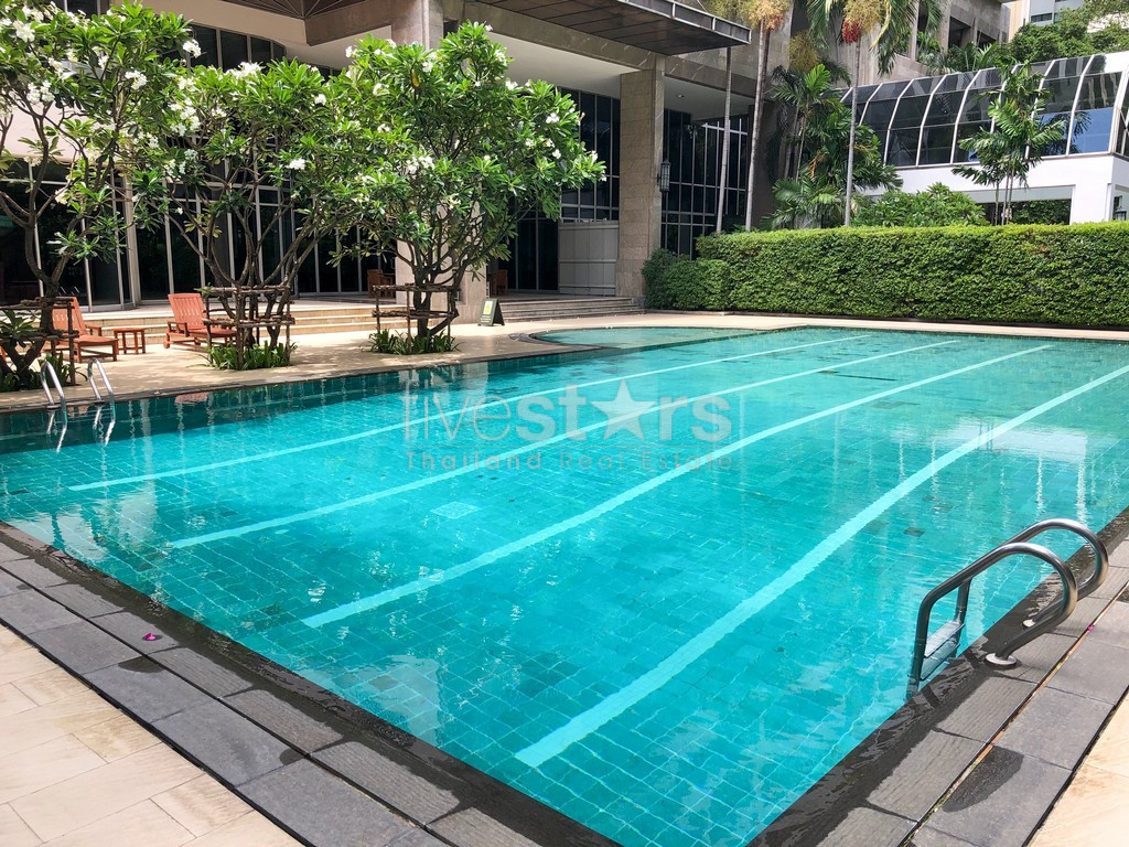 Condo 2+1 chambres en étage élevé à louer sur Sathorn, photo 17