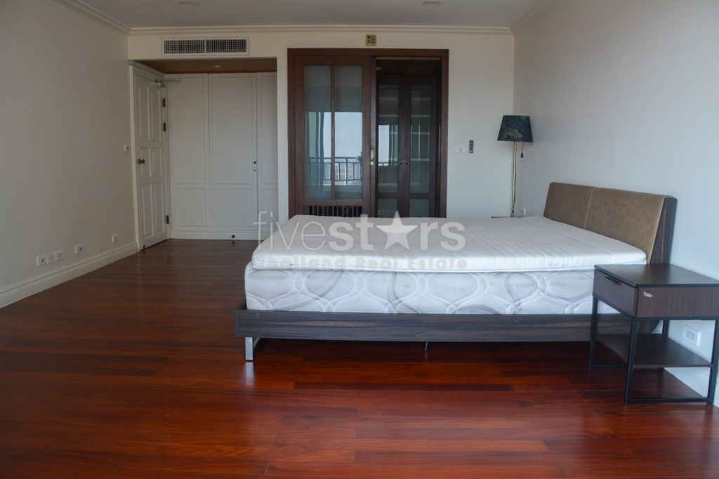 Condo 2+1 chambres en étage élevé à louer sur Sathorn, photo 11