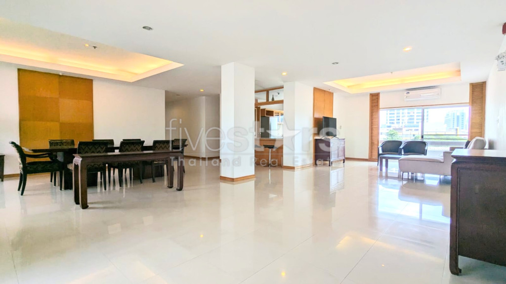 Appartement de 3 chambres à louer à Sathorn, proche MRT Lumpini