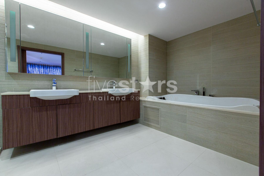 Superbe appartement de 4 chambres à louer sur Sathorn, photo 10