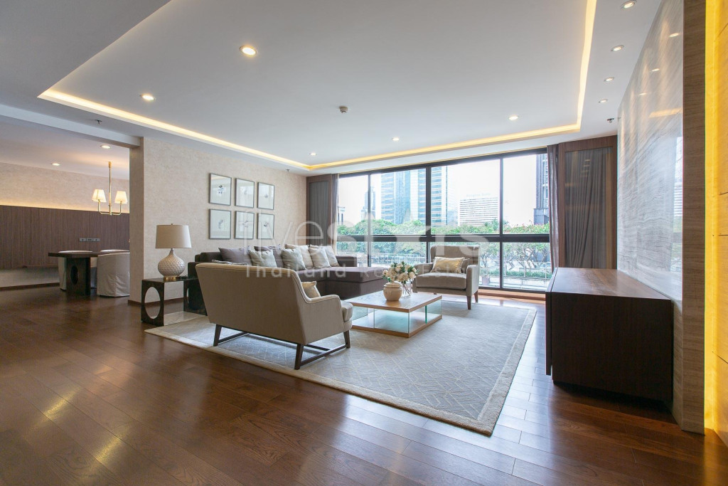 Superbe appartement de 4 chambres à louer sur Sathorn