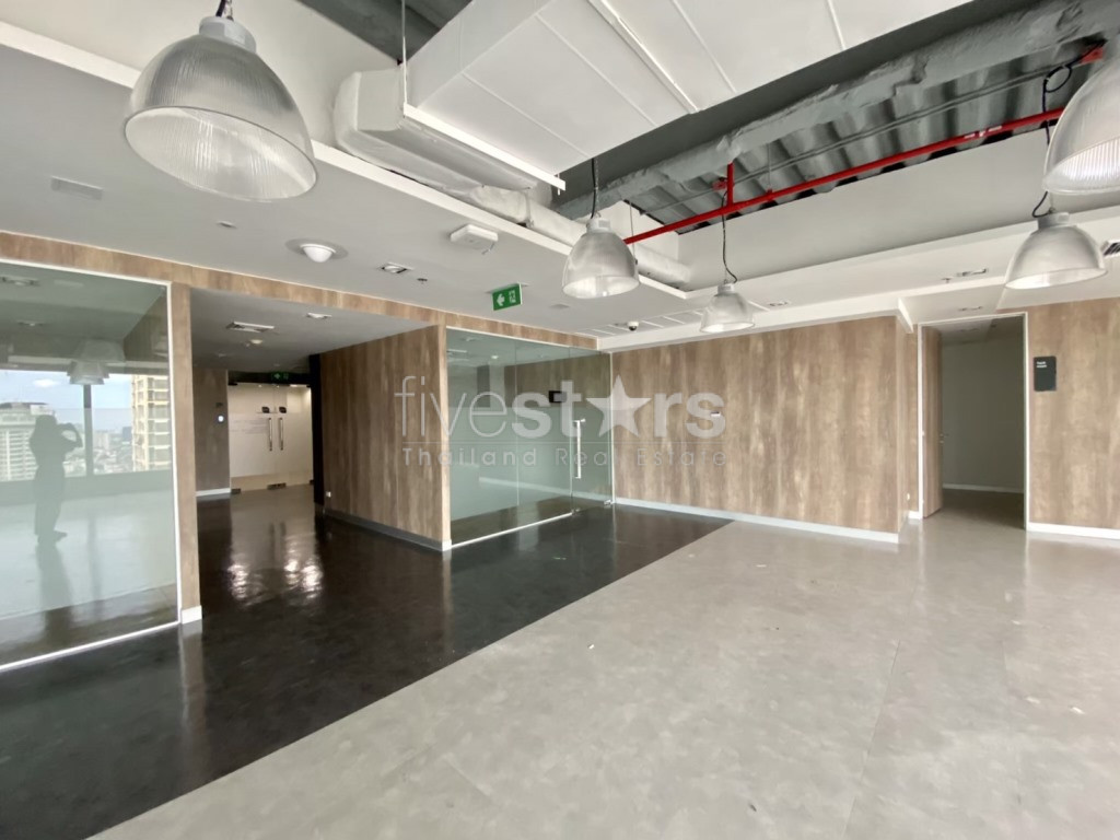 Office for rent on Sathorn, photo 8