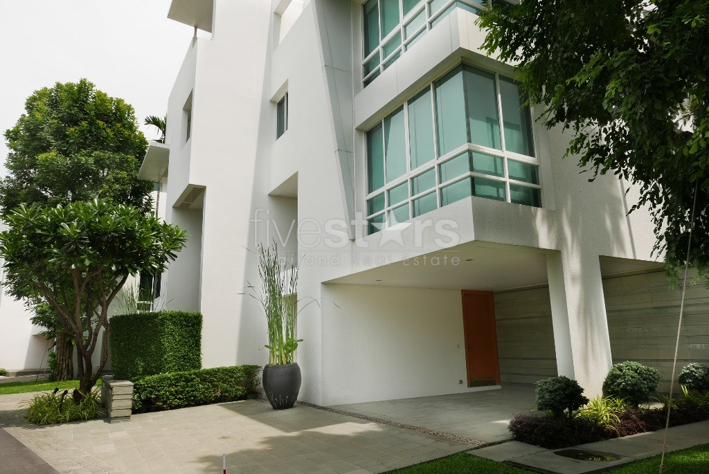 4 bedrooms modern house with private pool for rent on Sathorn, photo 2
