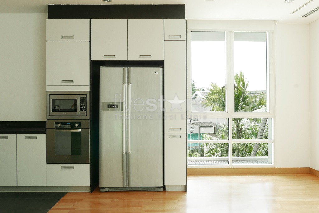 4 bedrooms modern house with private pool for rent on Sathorn, photo 11