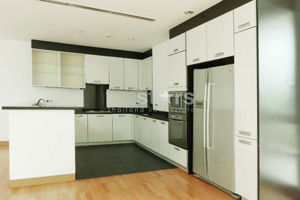 4 bedrooms modern house with private pool for rent on Sathorn, photo 9