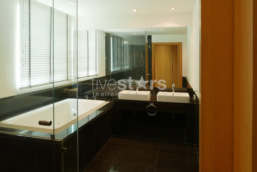 4 bedrooms modern house with private pool for rent on Sathorn, photo 8