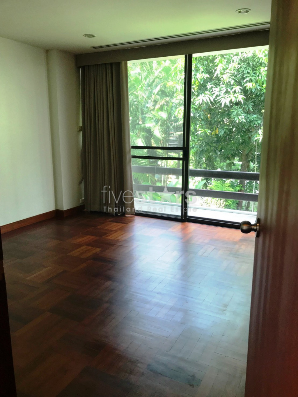 Maison jumelée de 5 chambres à louer sur Sathorn à Rama 4, photo 8