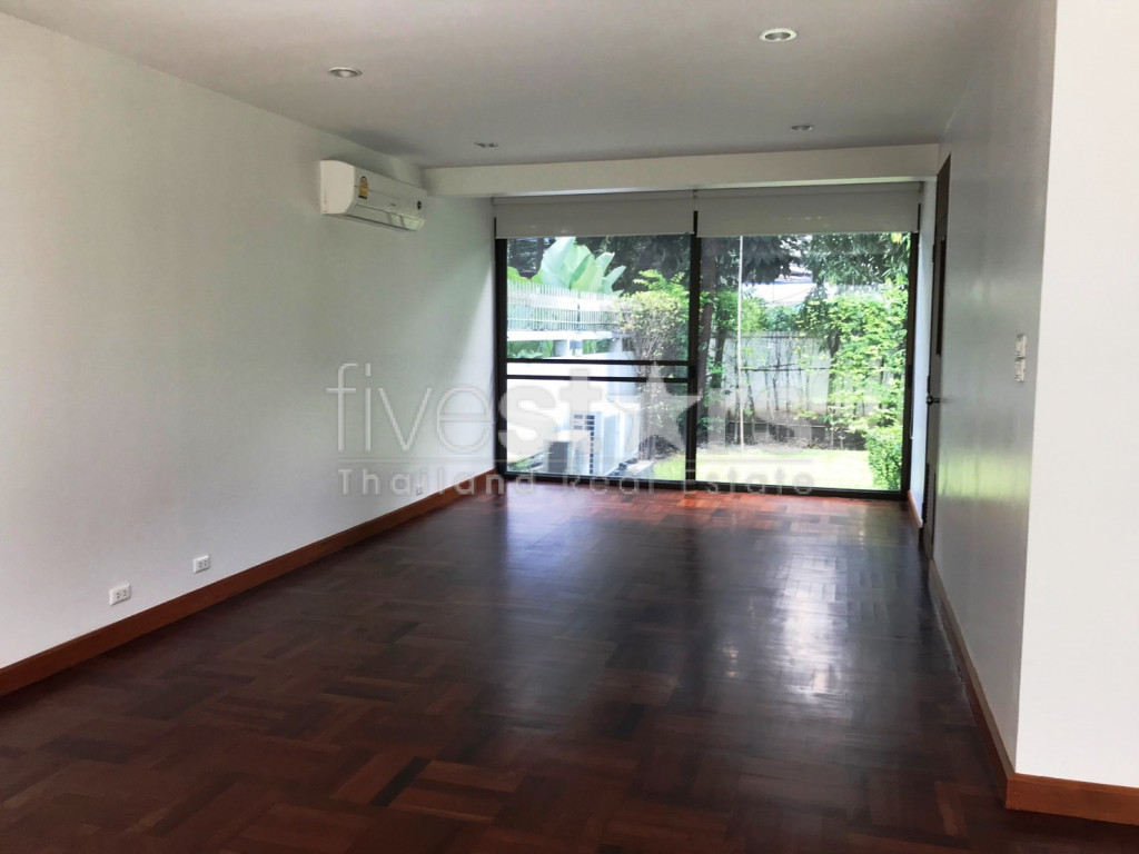 Maison jumelée de 5 chambres à louer sur Sathorn à Rama 4, photo 6