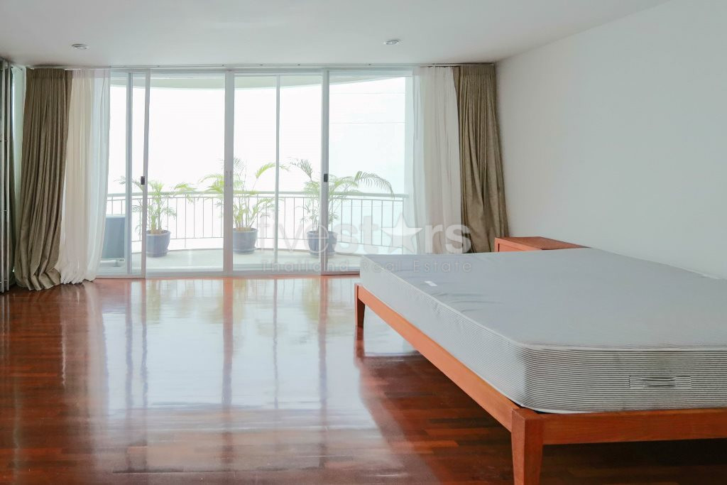 3 bedroom pet friendly apartment for rent on Sathorn, photo 4