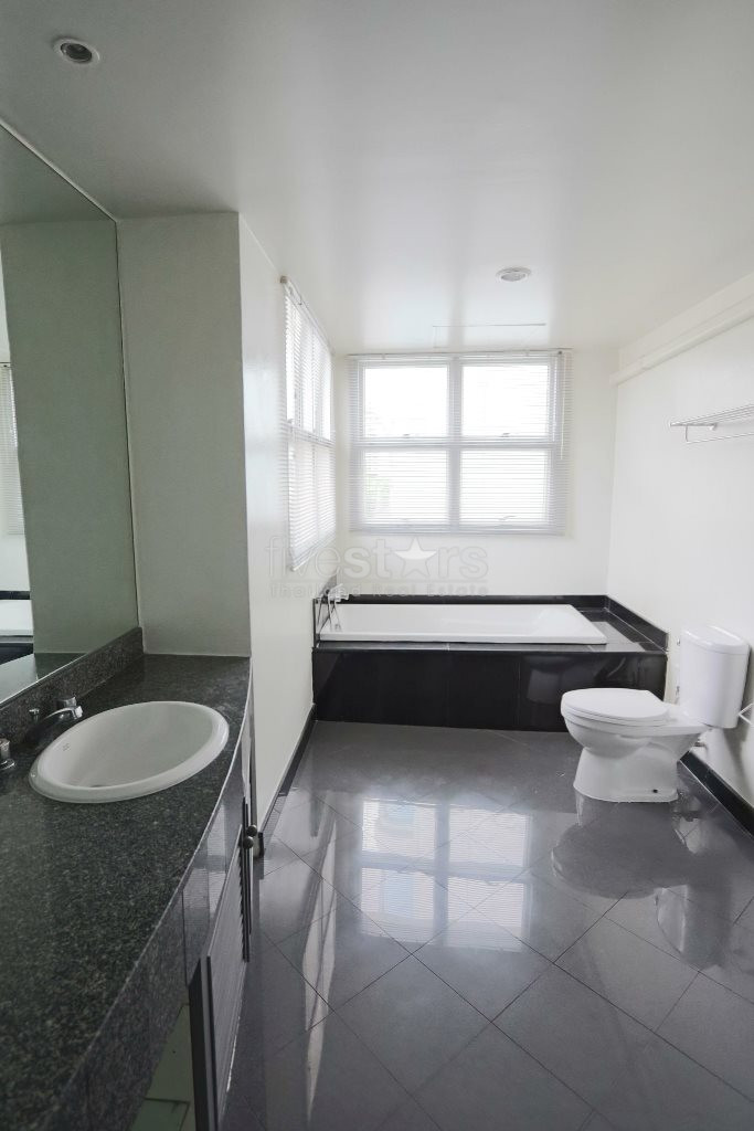 3 bedroom pet friendly apartment for rent on Sathorn, photo 10