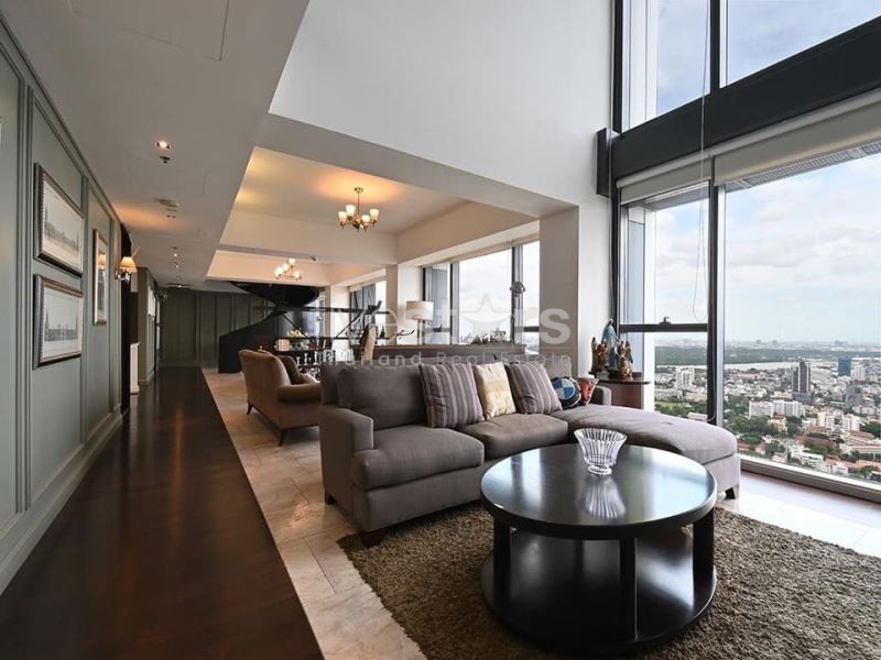 Duplex 4 chambres à louer sur Sathorn