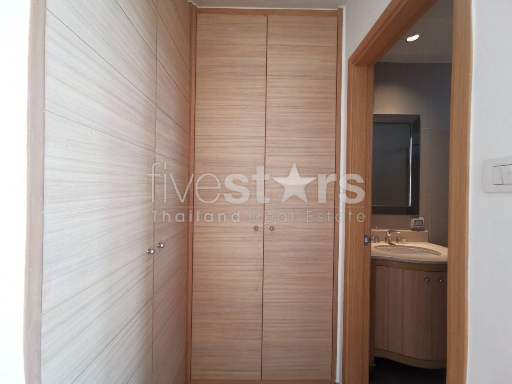 Penthouse de 3 chambres avec piscine privée à louer près de la station Chong Nonsi BTS, photo 8