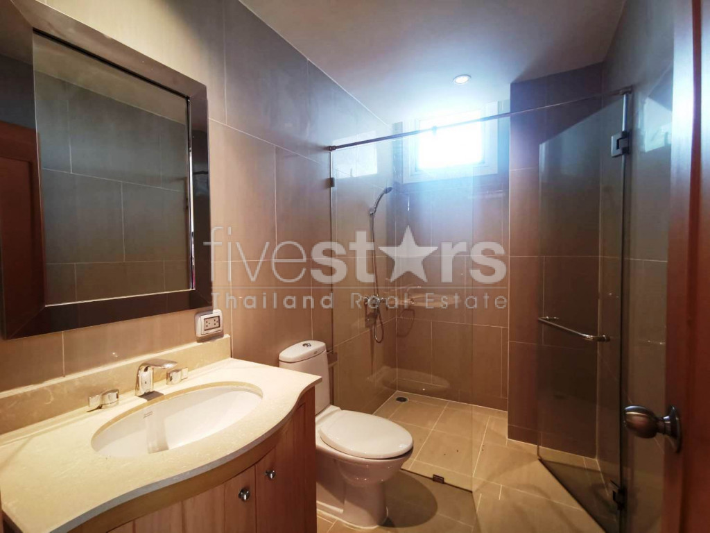 Penthouse de 3 chambres avec piscine privée à louer près de la station Chong Nonsi BTS, photo 11