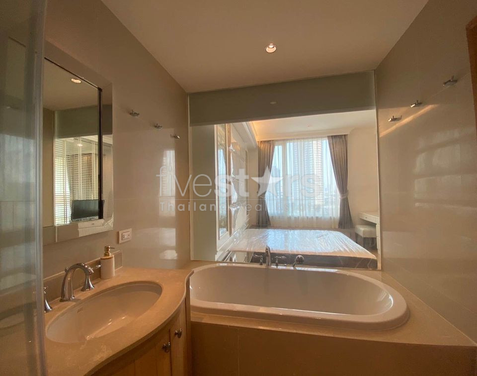 Duplex unit 2 Bedroom for rent on Sathorn, photo 14