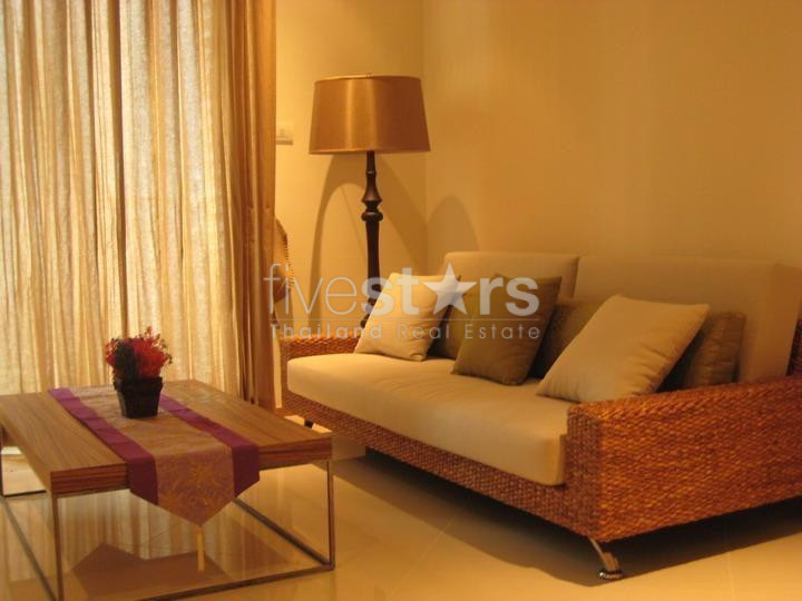 1-bedroom high floor close to Chong Nonsi BTS station