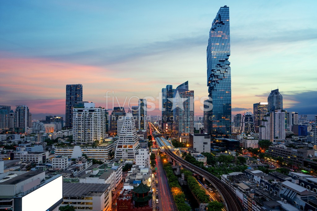 3-bedroom high-end condo for sale close to BTS Chong Nonsi