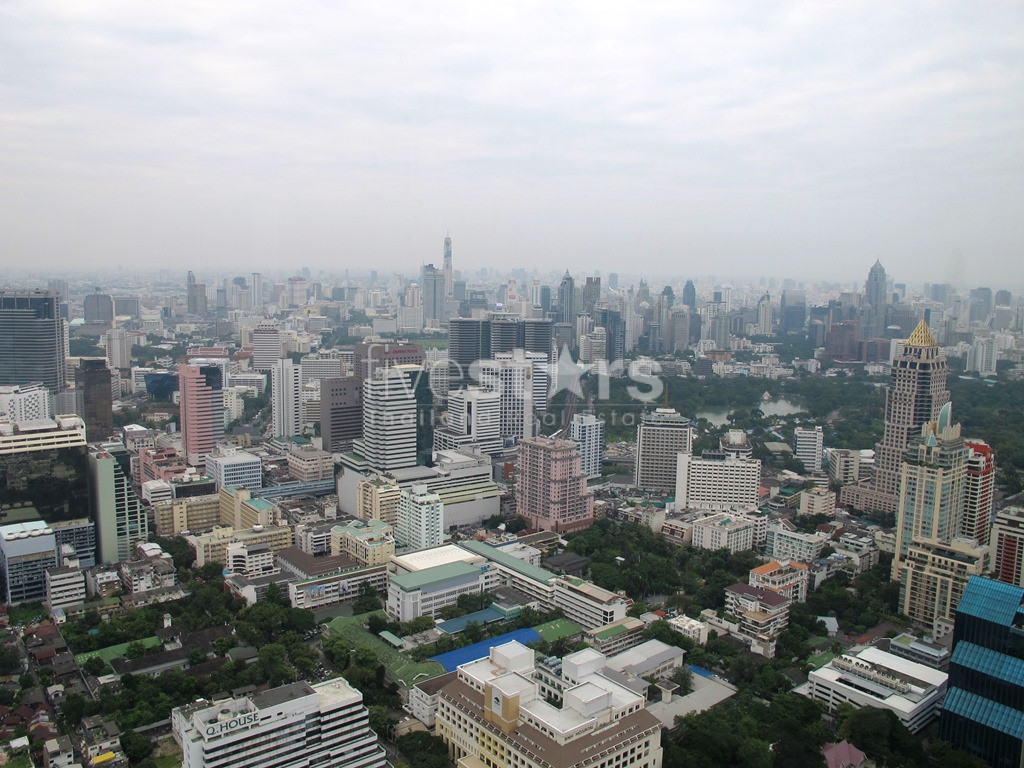 3-bedroom spacious condo with panoramic views in Sathorn
