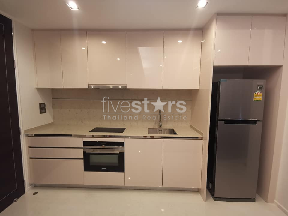 Brand new unit large 1 bedroom river view near BTS Surasak, photo 2