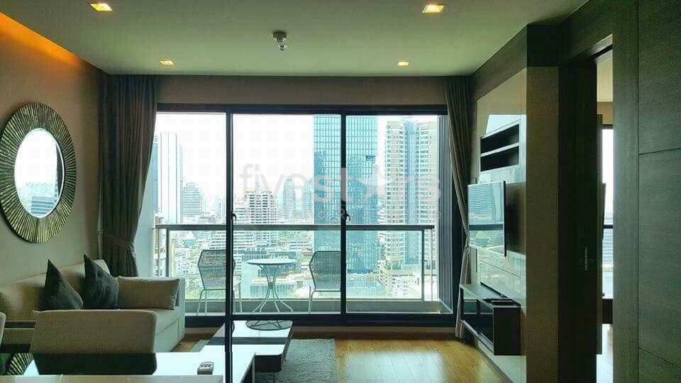 High floor unit 1 bedroom condo for rent in Sathorn