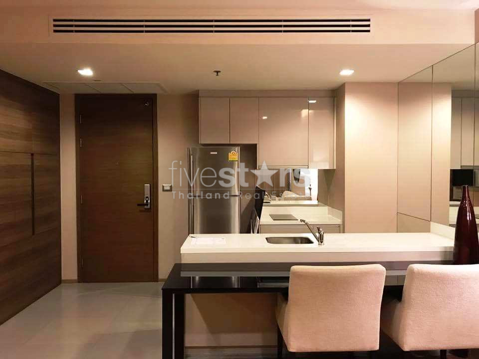High floor unit 1 bedroom condo for sale in Sathorn, photo 4