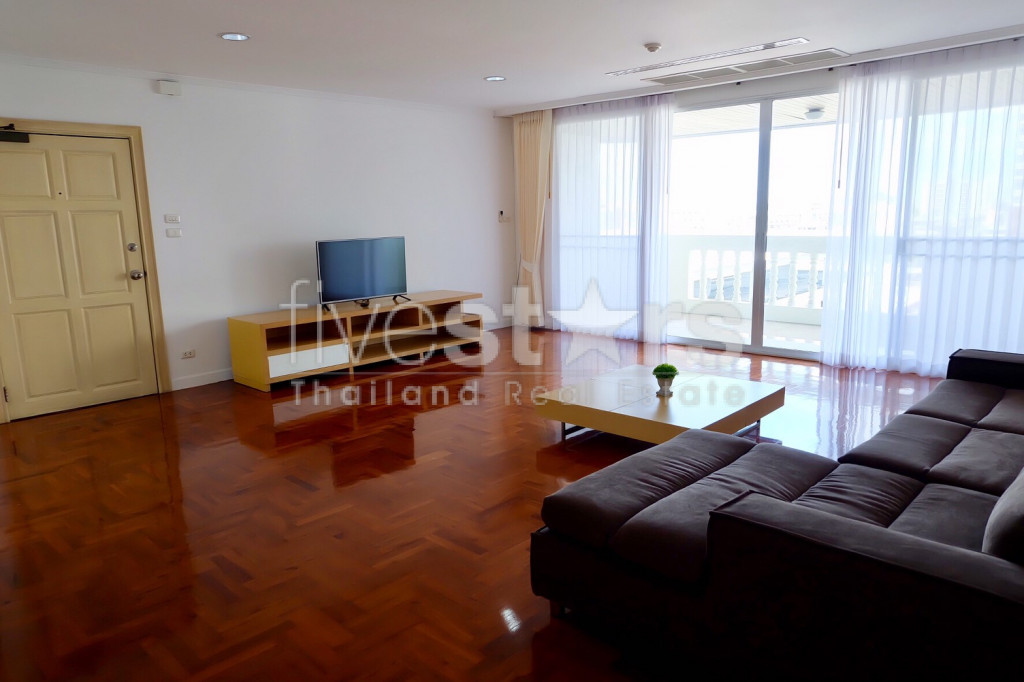 Large 3 bedrooms apartment for rent in Sathorn