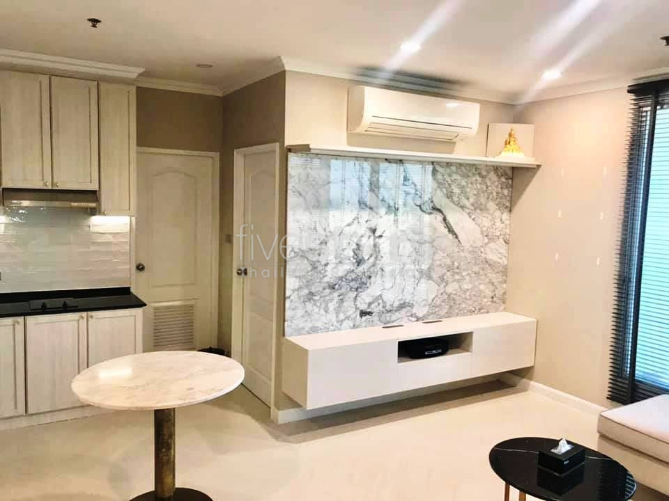 Renovated unit 2 bedrooms condo for rent close to BTS Surasak, photo 4